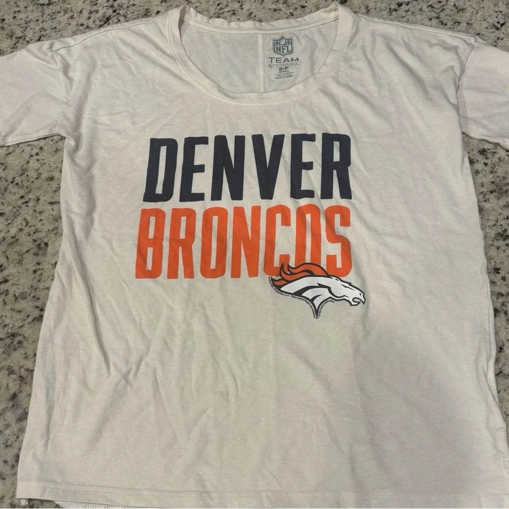 Denver Broncos Women’s NFL shirt- size S - Picture 1 of 5